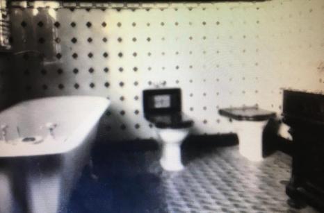 El baño principal. Con agua corriente y caliente.